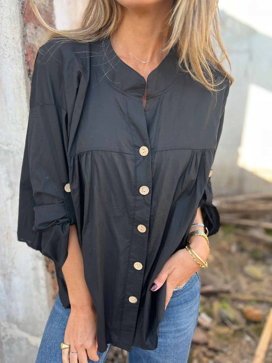 Cotton blouse for women with button closure and comfortable fit Lune London