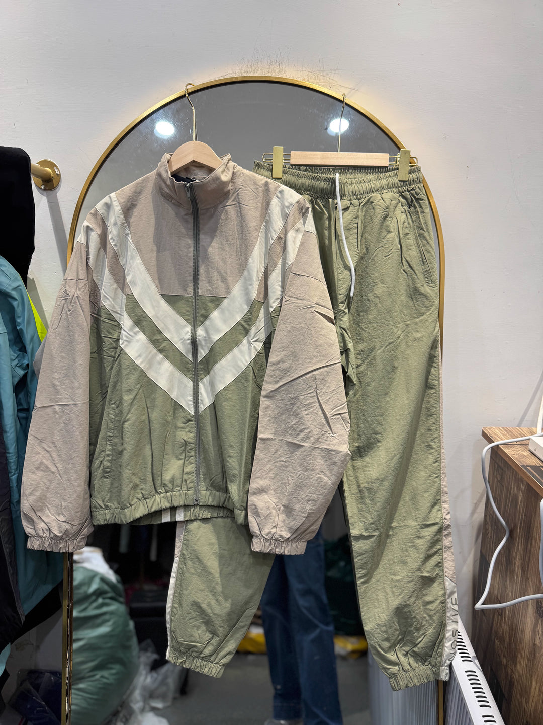 Women's Urban Sports Jacket and Loose Cargo Pants Set Chic & Style