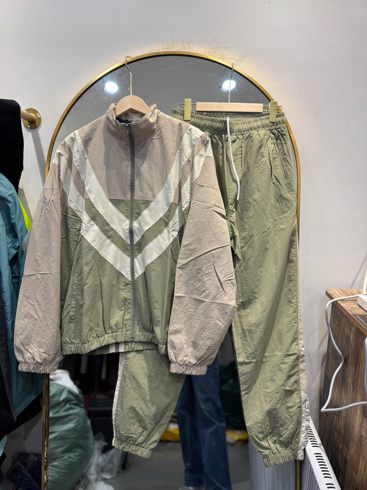 Women's Urban Sports Jacket and Loose Cargo Pants Set Chic & Style