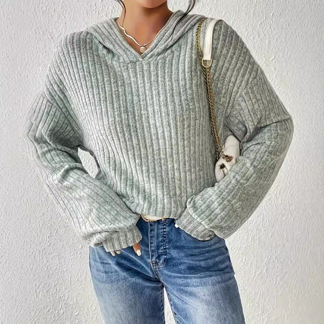 Chunky knit pullover for women with V-neck and relaxed sleeves Lune London