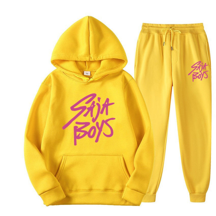 Women's hoodie and jogger set with modern graphic print Chic & Stil
