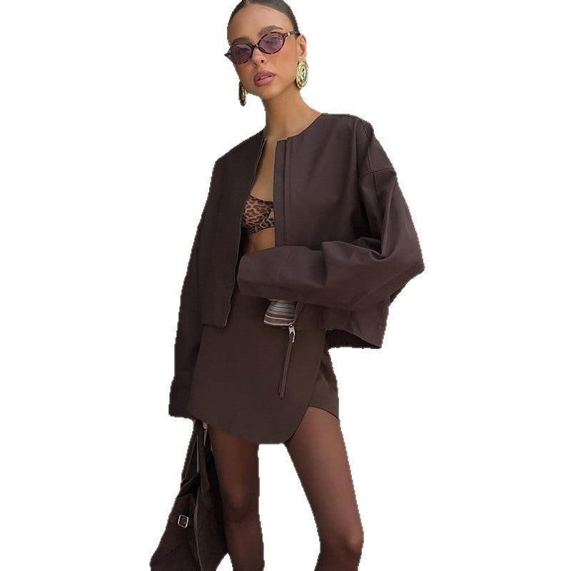 Trendy short jacket for women with a short cut and matching skirt Lune London