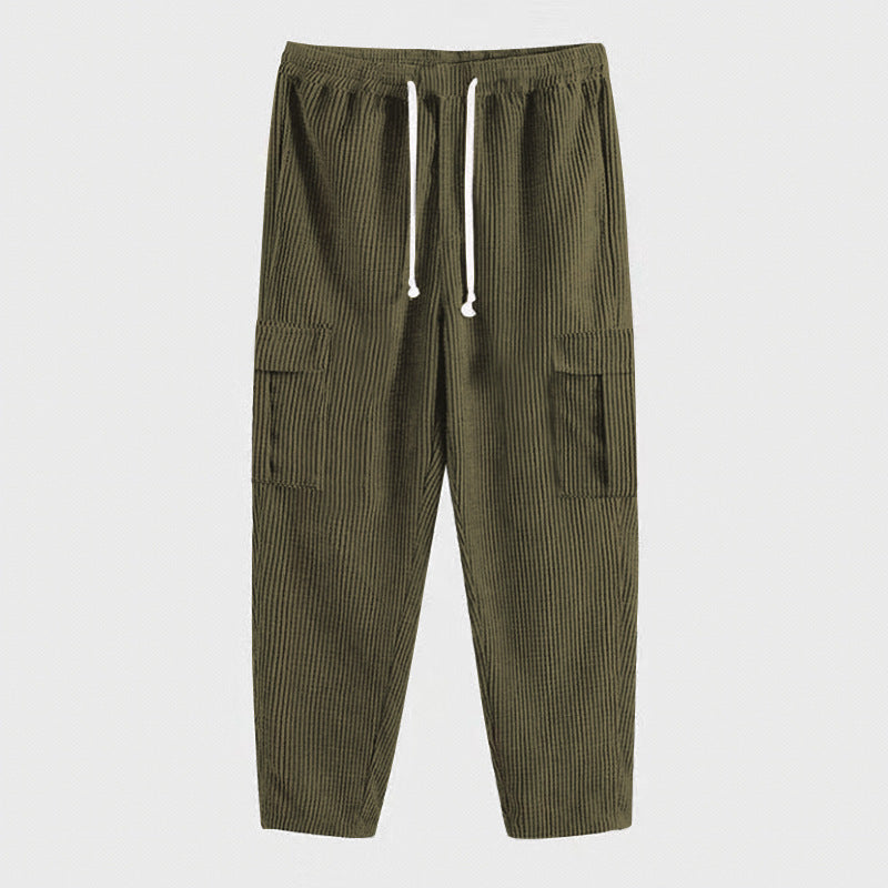 Comfortable cargo sweatpants for men with elastic waistband and side pockets Lune London