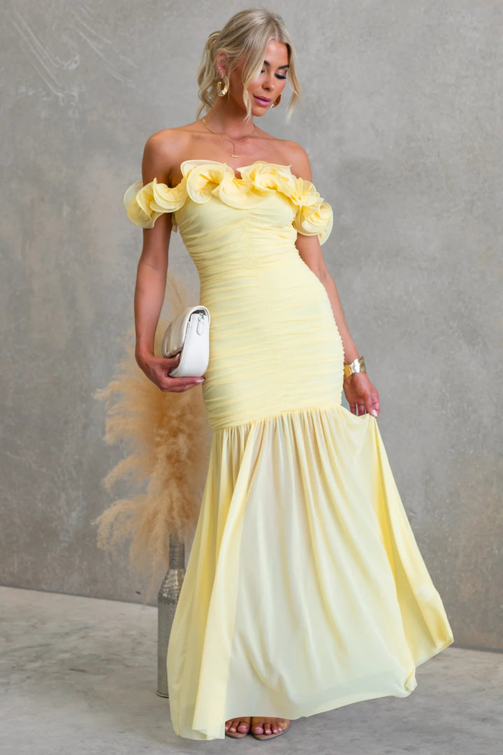 Women's Off-Shoulder Maxi Dress with Voluminous Ruffle Details and Elegant Waist Cut