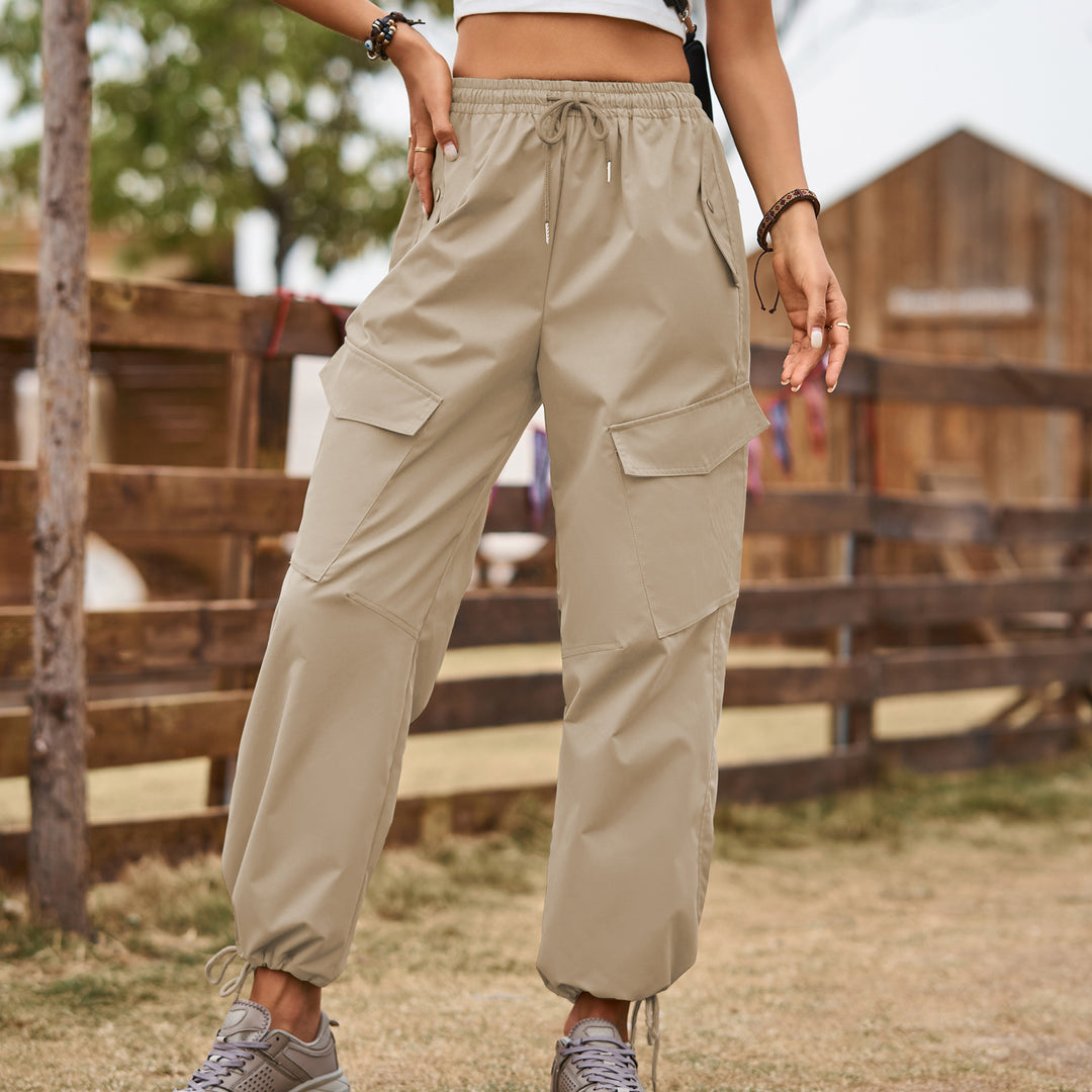 Women's cargo pants with practical pockets and elastic waistband Lune London
