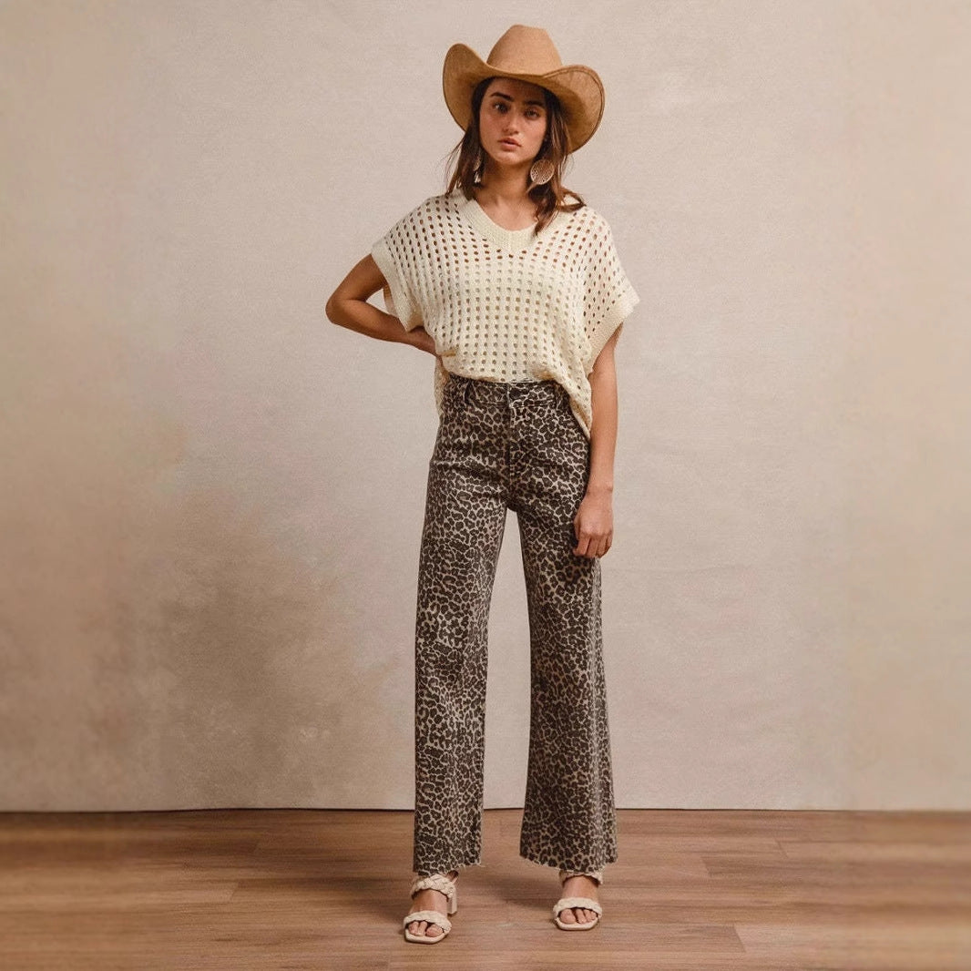 Loose jeans for women with chic leopard print and style