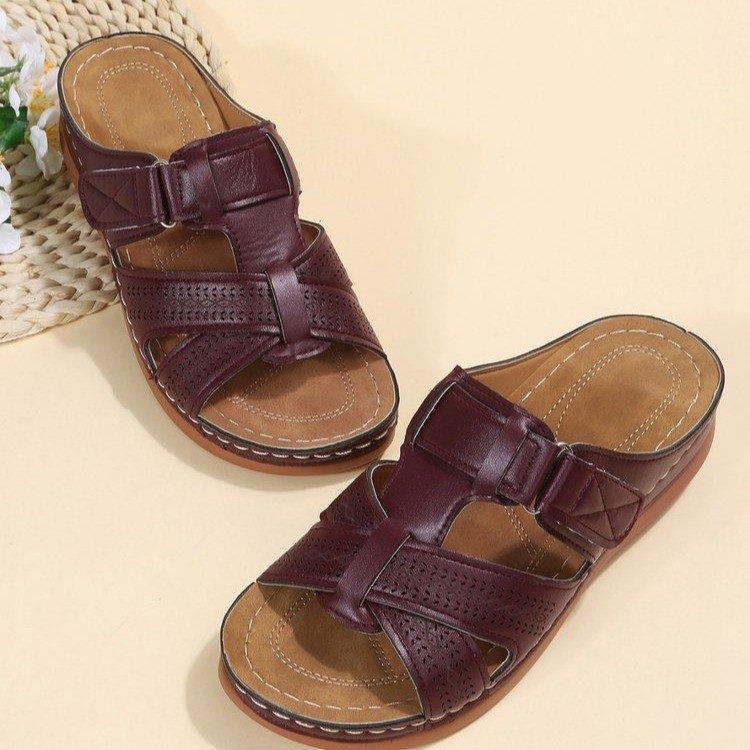 Comfortable strappy sandals for women with anatomical sole Lune London