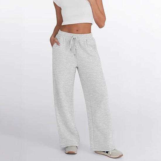 Women's loose leisure pants with elastic waistband and functional side pockets Chic & Stil