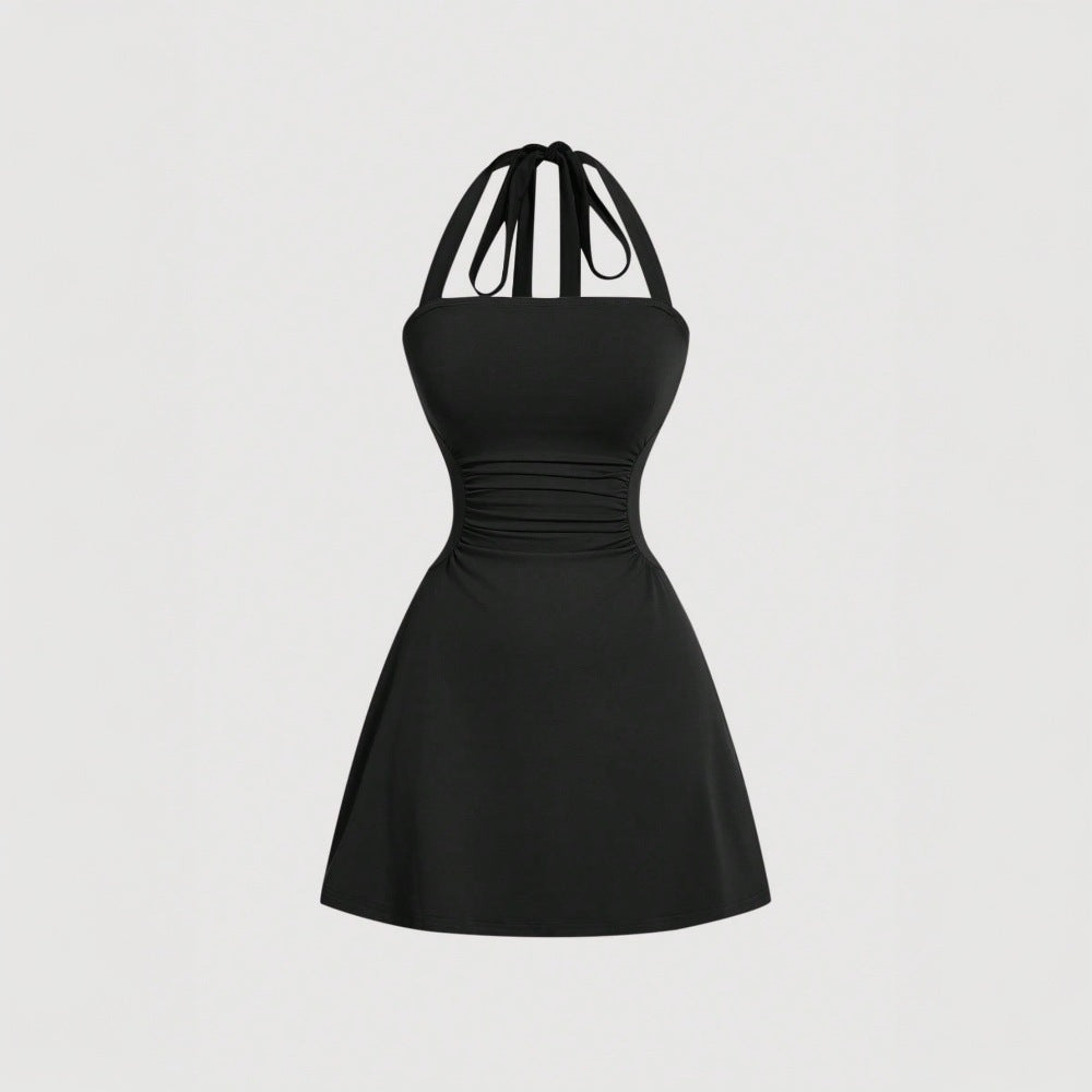 Robe à dos nu pour femmes avec drapés flatteurs pour la silhouette et un design à lacets élégant au dos Chic & Stil