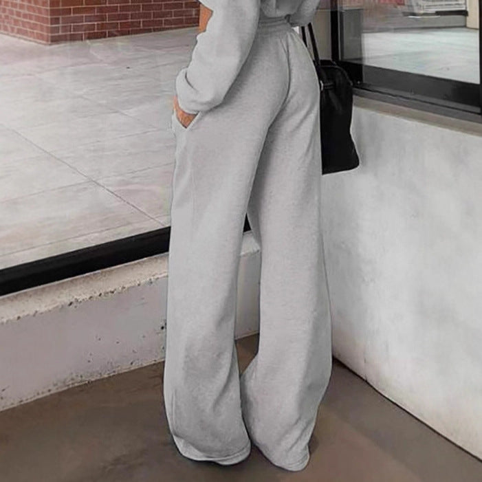 Comfortable leisure pants for women with practical pockets and elastic waistband Lune London