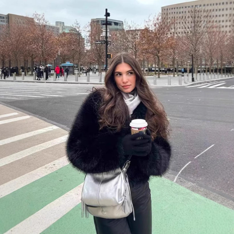 Women Trendy Short Jacket in Faux Fur Lune London