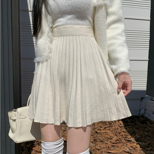 Pleated skirt for women in soft knit material with elastic waistband Lune London
