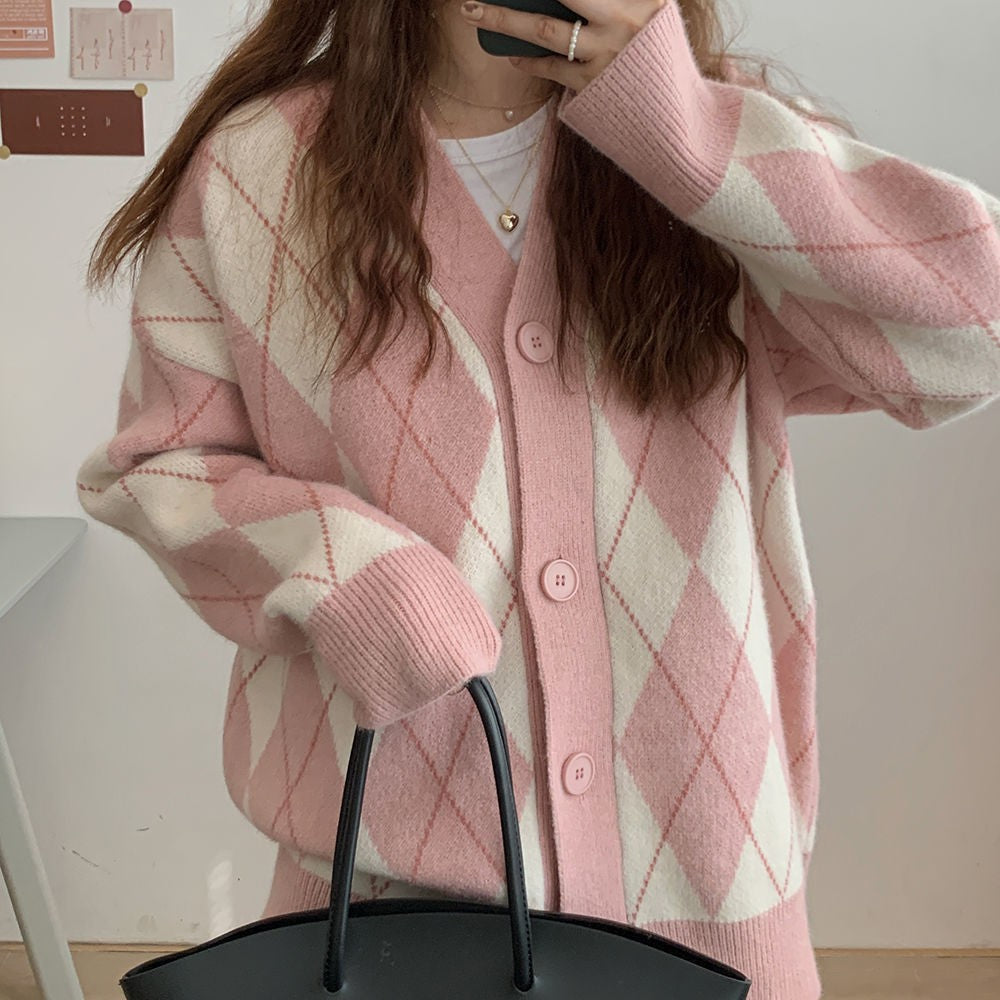 Casual cardigan for women with diamond pattern and large buttons Lune London