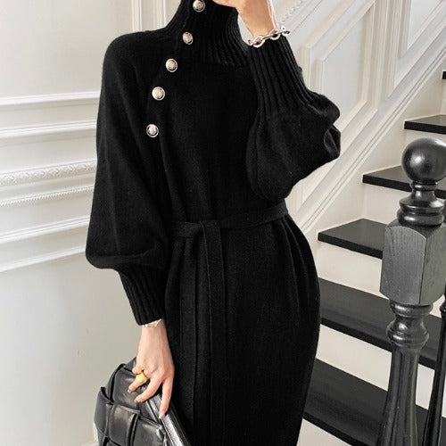 Robe en tricot à col haut et détails de boutons élégants Chic & Stil pour femmes