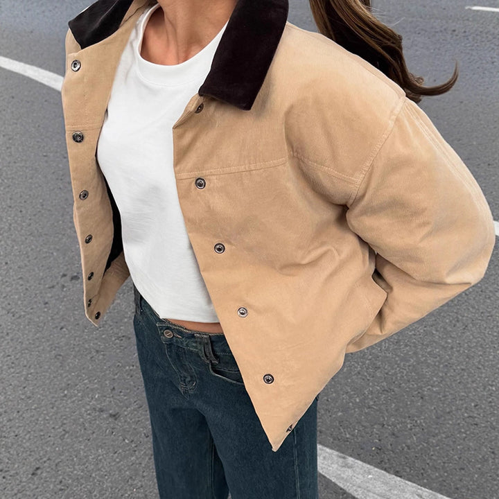 Trendy oversized women's jacket with velvet collar and snap button closure Lune London