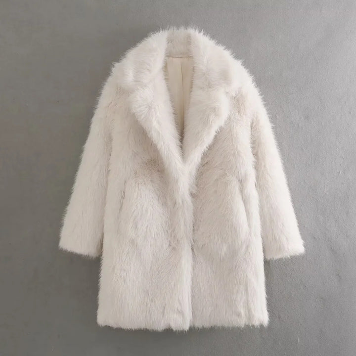 Veste en peluche pour femmes avec des revers élégants et des poches pratiques Chic & Stil