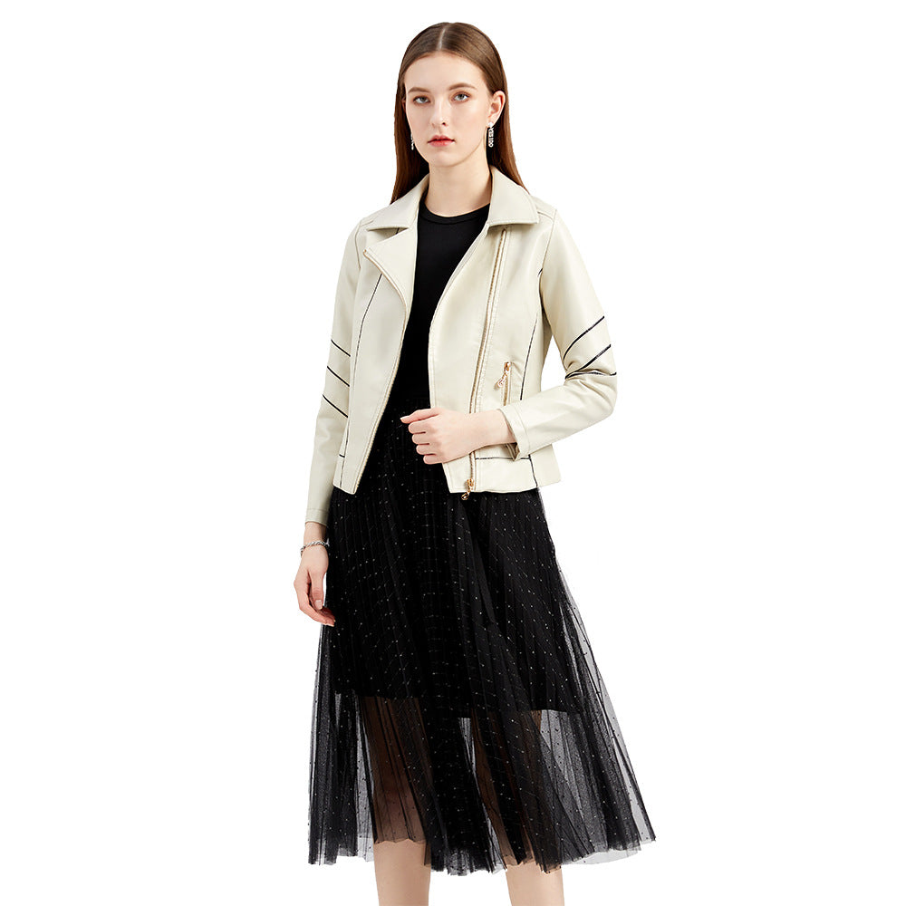 Trendy faux leather jacket for women with a structured design Chic und Stil