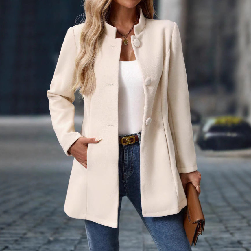 Trendy women's jacket with elegant button details and textured fabric Lune London