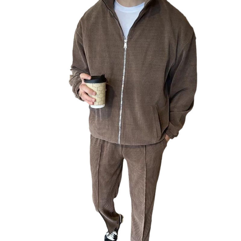 Leisure suit for men in soft corded material with great breathability and a convenient zipper Lune London
