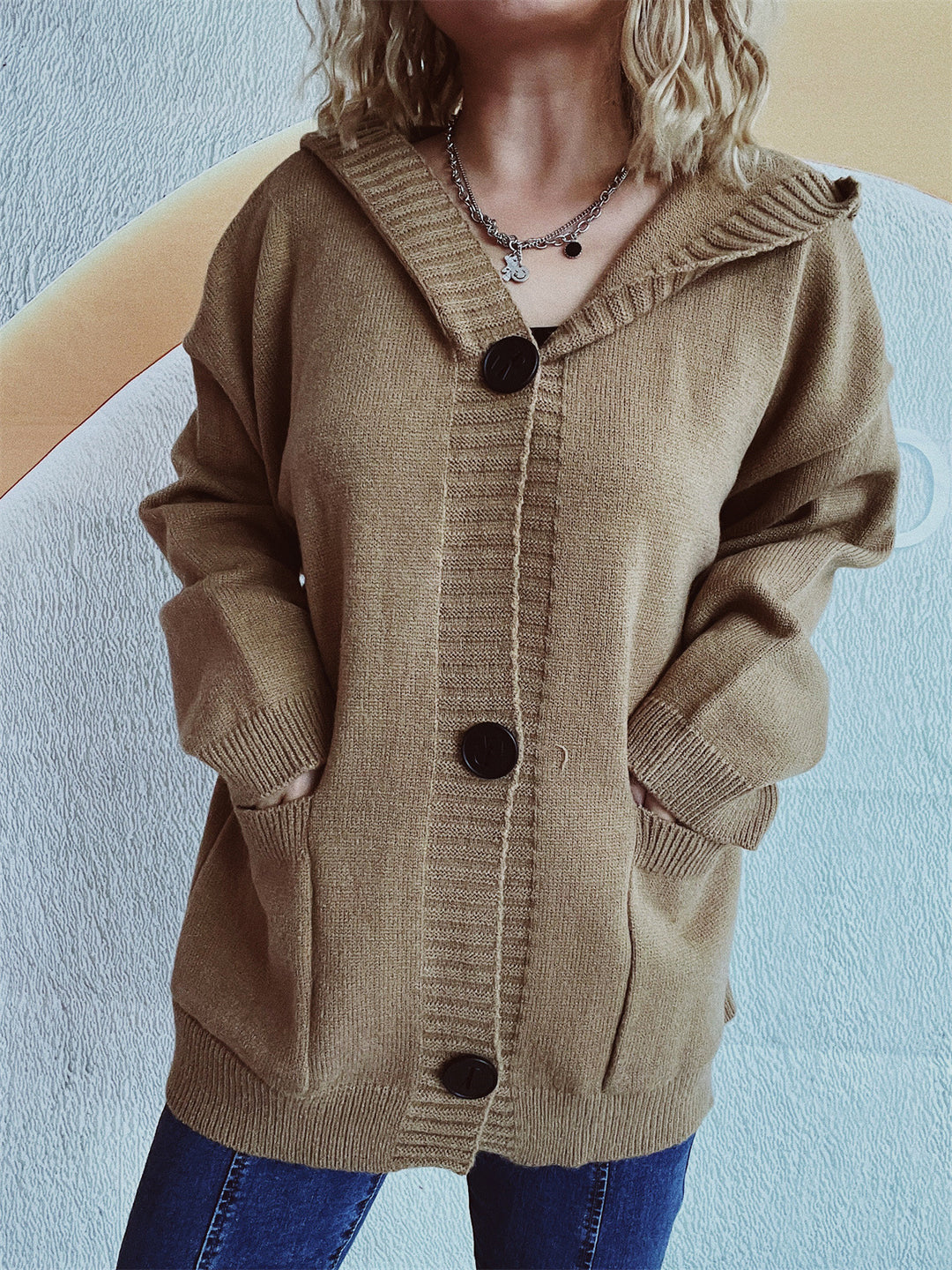 Cardigan confortable pour femmes avec capuche et poches appliquées Chic & Stil