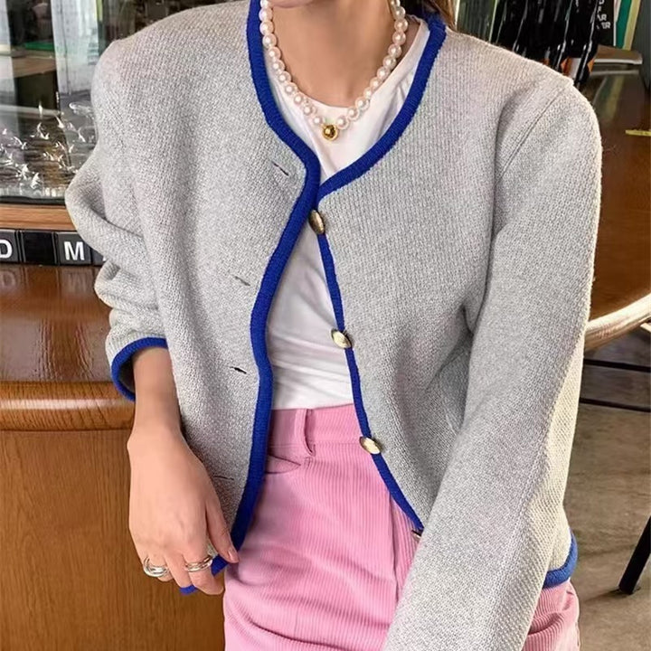 Cardigan pour femmes avec des boutons décoratifs et un col contrasté Lune London