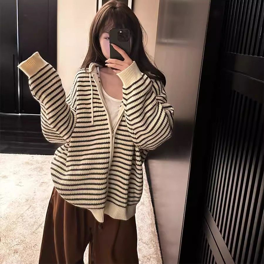Cardigan à capuche décontracté pour femmes avec motif rayé Chic & Stil