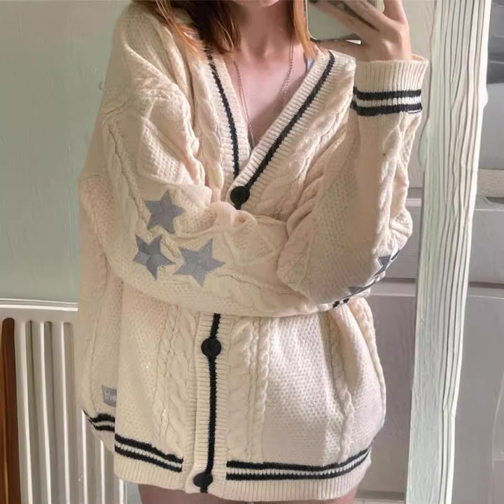 Gilet en tricot épais pour femmes avec motif en câble moderne et élégants détails de boutons Chic & Stil
