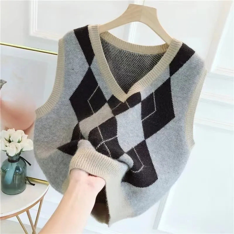 Modern plaid knitted vest for ladies Lune London
