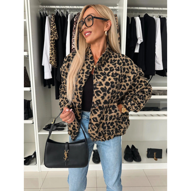 Ladies trendy leopard fleece jacket with casual chic cut