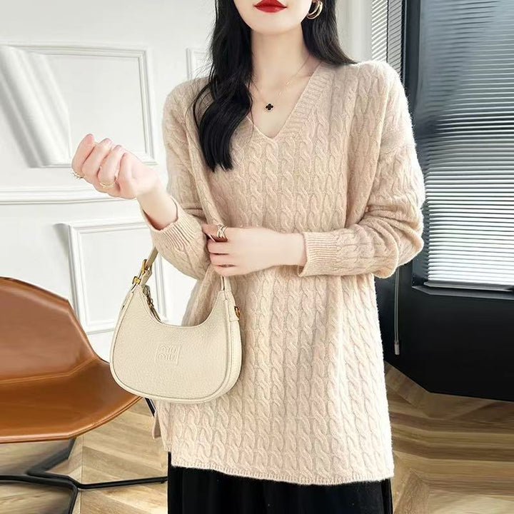 Women chunky knit sweater with V-neck and relaxed fit Lune London