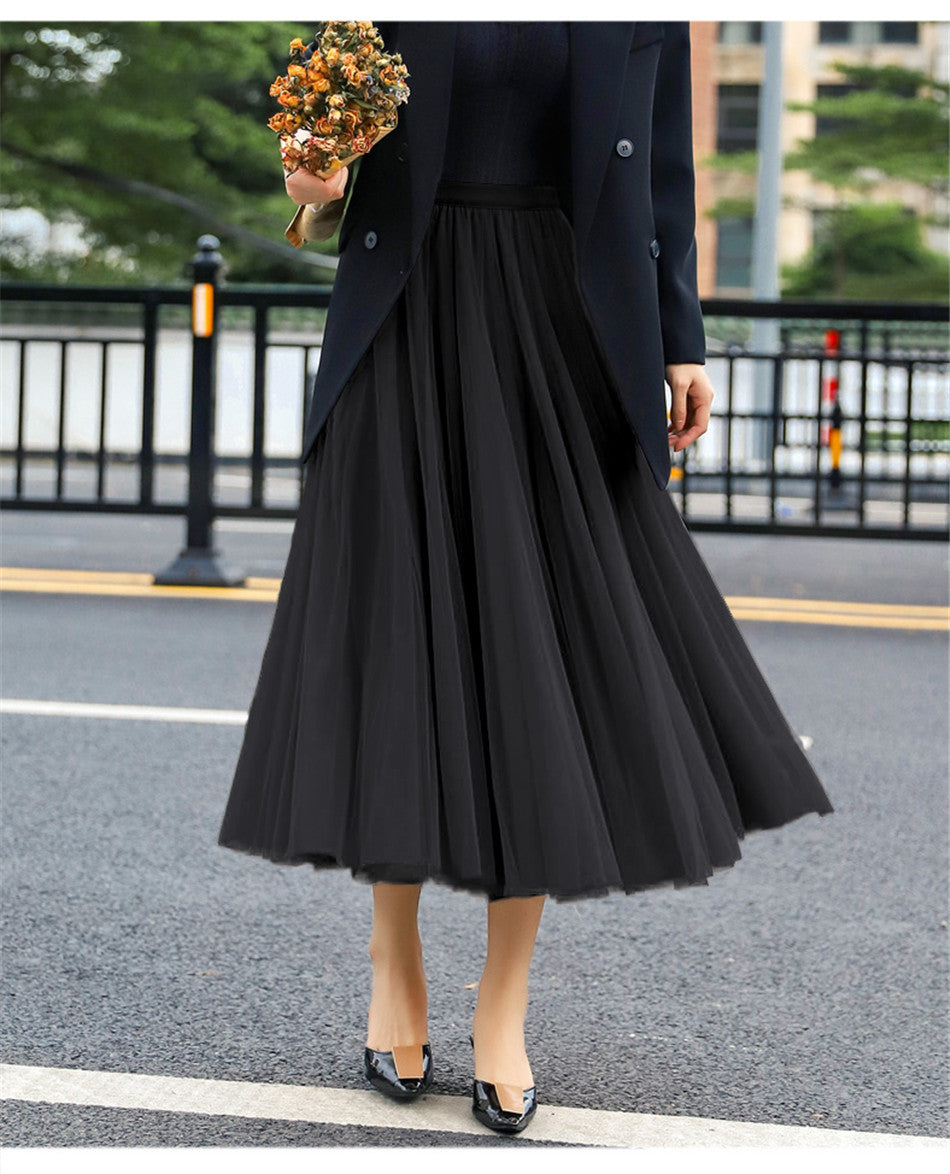 Elegant tulle skirt for women with a flared cut and an elastic waistband Lune London