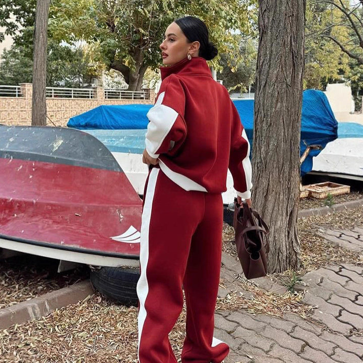 Women's casual tracksuit with cropped top and wide-cut pants Chic & Stil