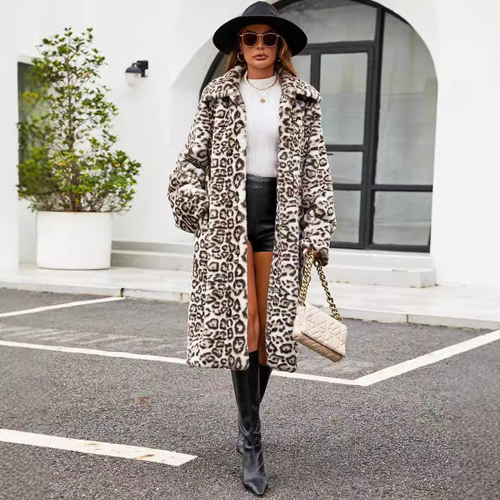 Ladies elegant and stylish faux fur coat Lune London