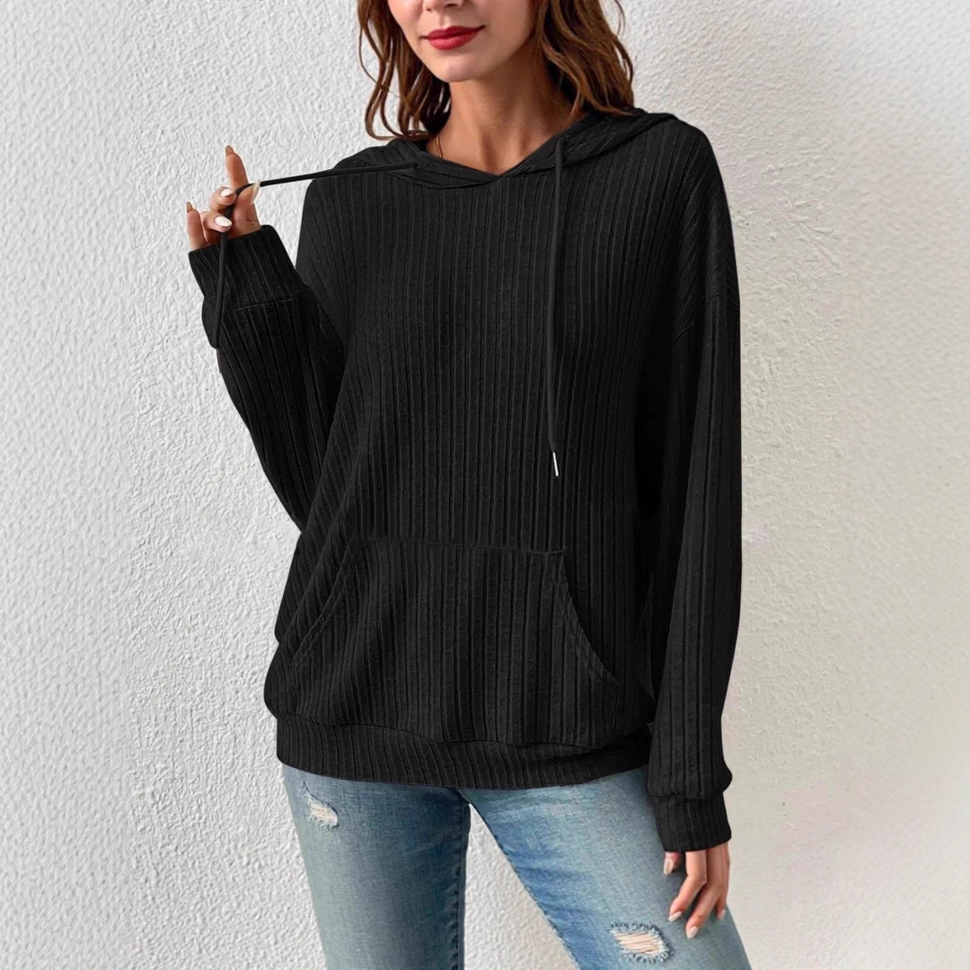 Casual hooded sweatshirt for women with fine ribbed knit and kangaroo pocket Lune London
