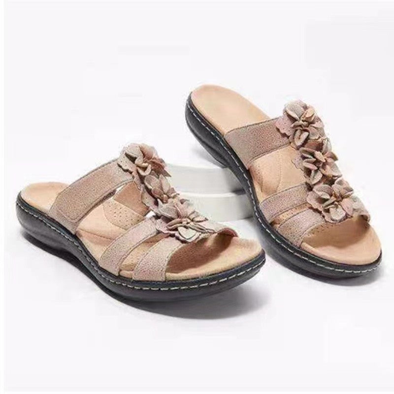 Women’s sandals with floral accent Lune London