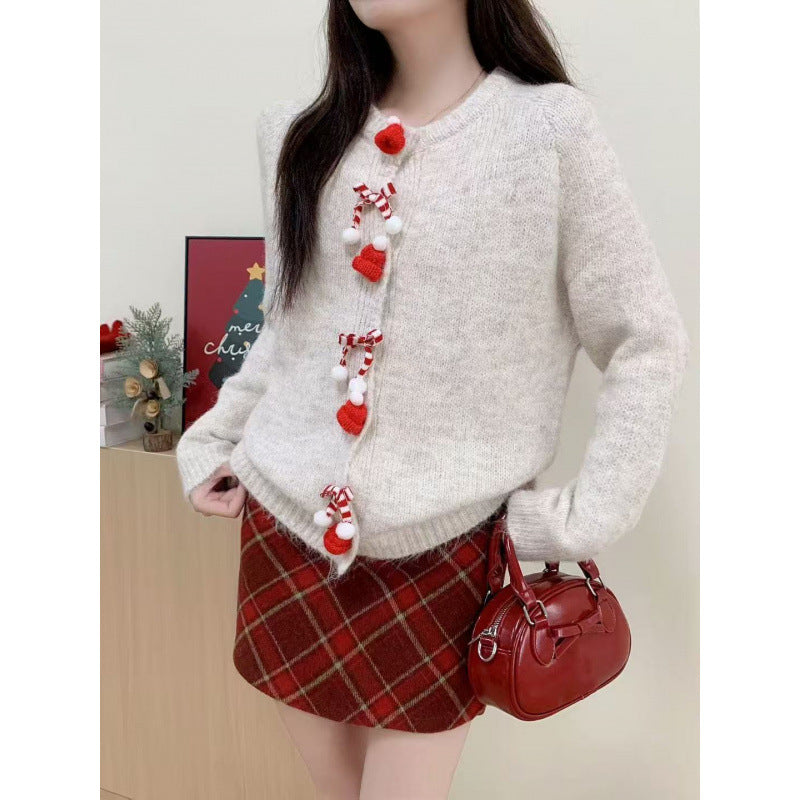 Cardigan pour femmes avec des appliqués festifs et des détails de boutons Chic & Stil