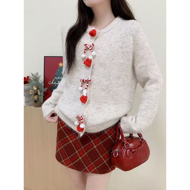 Cardigan pour femmes avec des appliqués festifs et des détails de boutons Chic & Stil