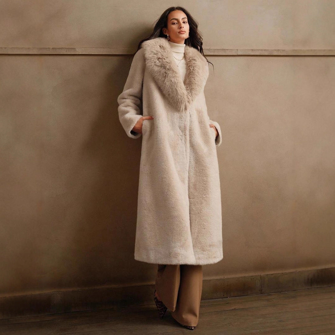 Luxury faux fur coat for women with elegant collar Lune London