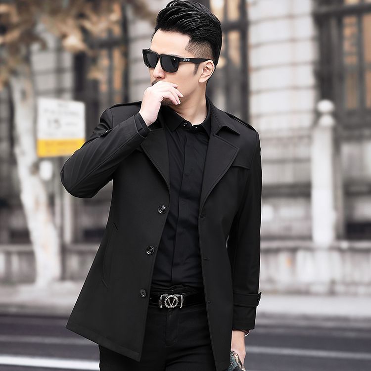 Elegant trench coat for men with practical cut and stylish details Lune London