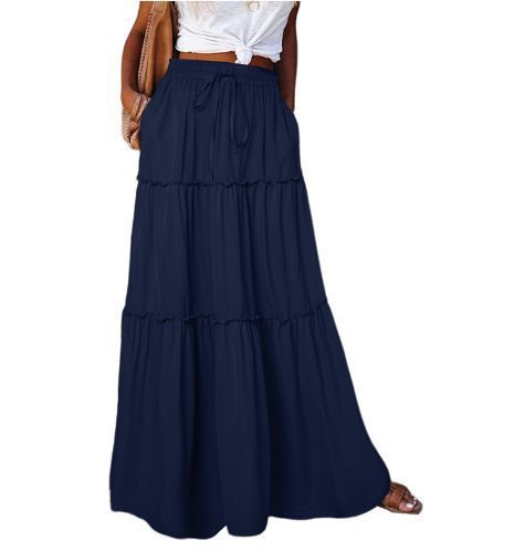Long and flowing skirt for women with an elastic waistband and practical pockets Lune London