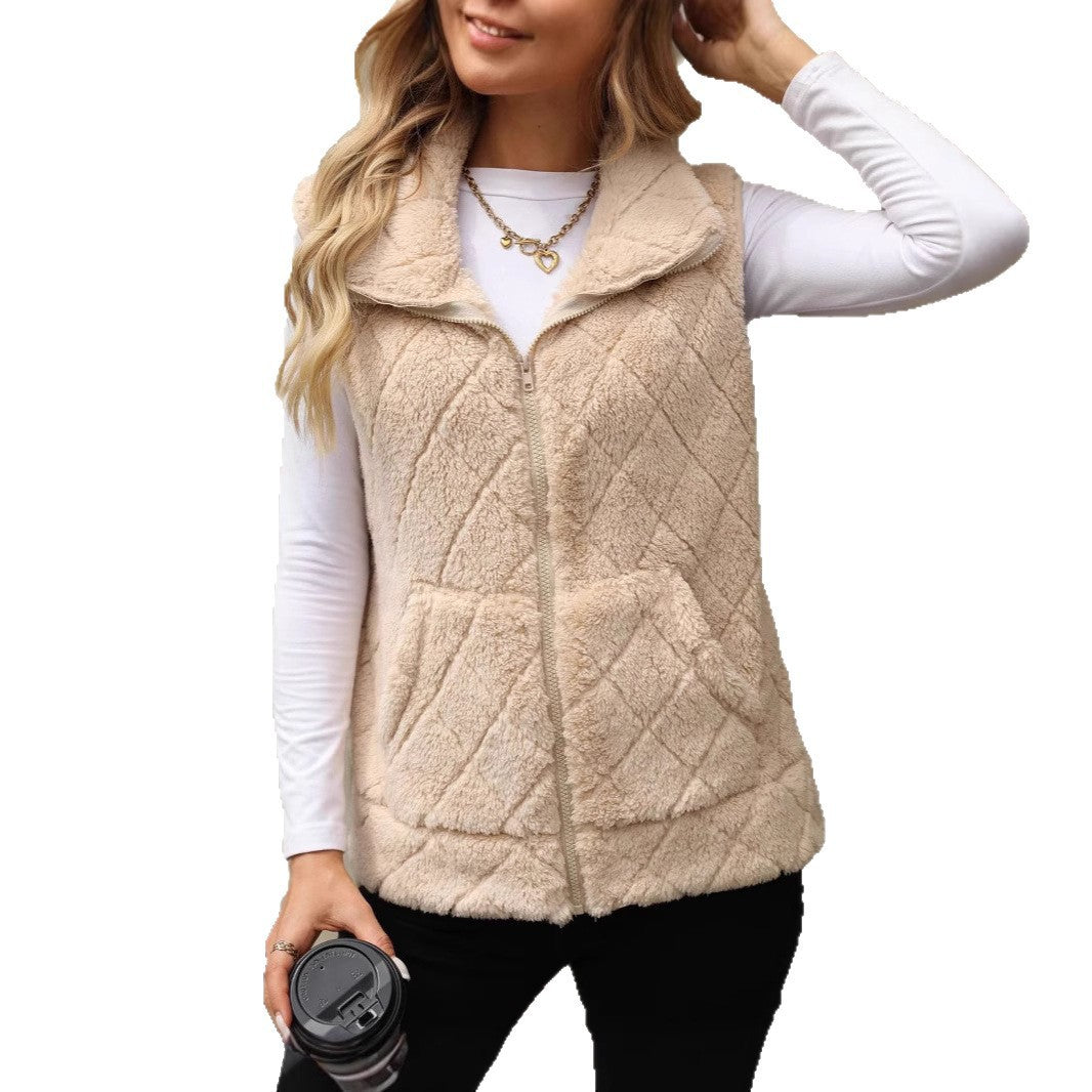 Cozy quilted fleece vest for women with hood and practical pockets Lune London
