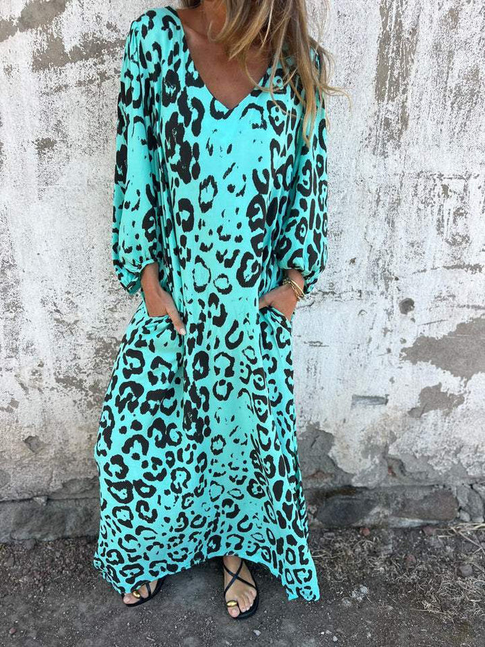 Maxi dress with V-neckline for women with side pockets and relaxed fit Lune London