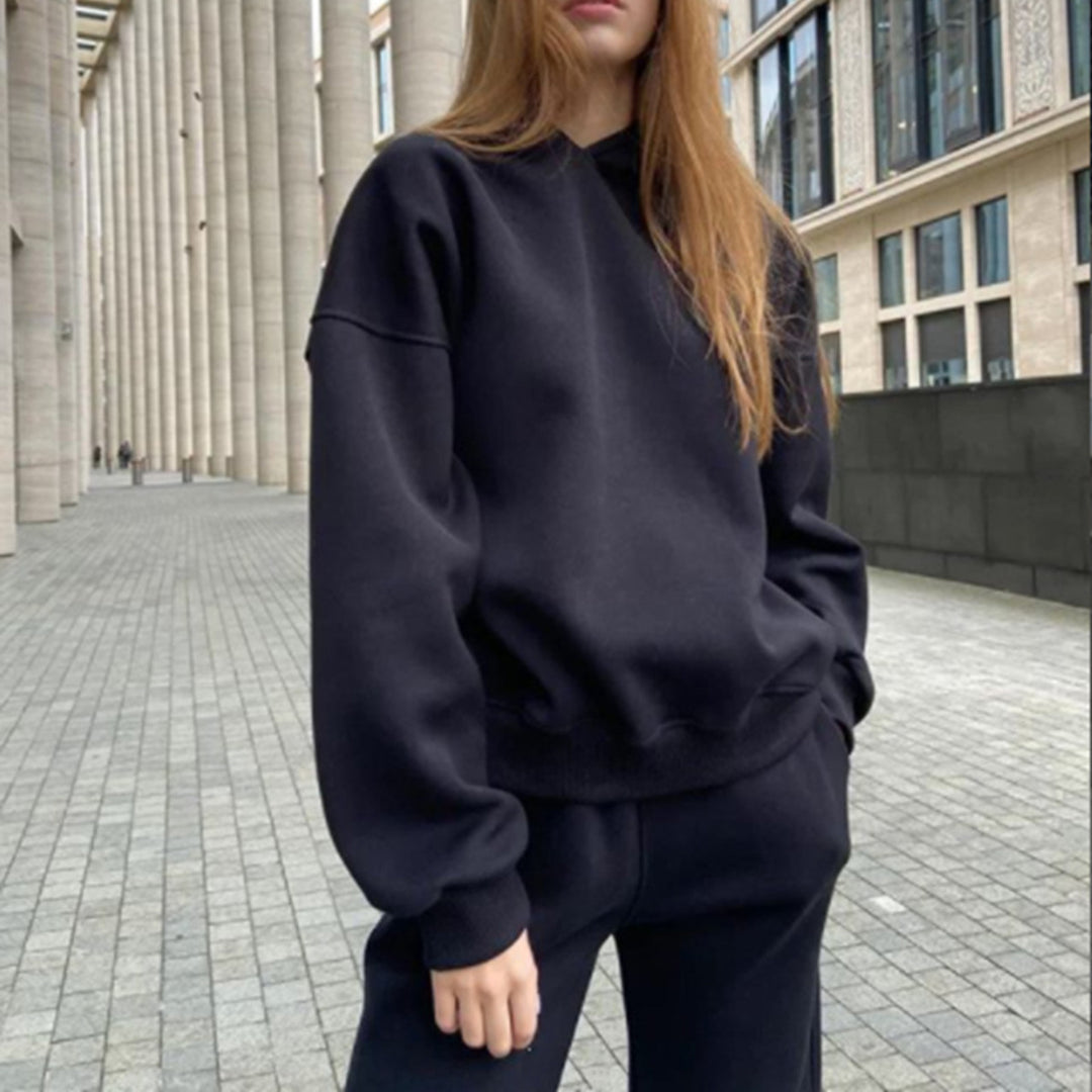Comfortable women’s hoodie set and chic jogging pants