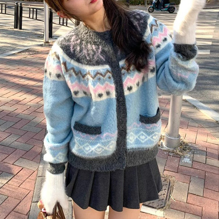 Cardigan pour femmes avec un motif ethnique ludique et des poches Chic & Stil