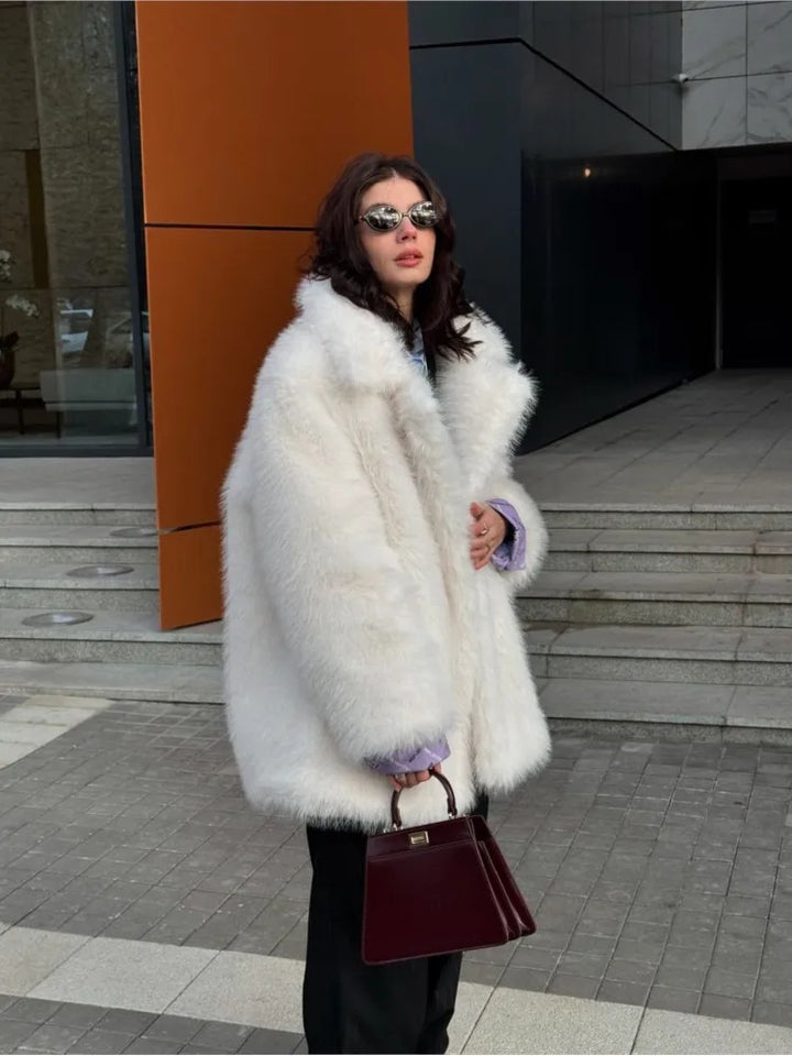 Luxurious faux fur fox jacket for ladies with an elegant cut Lune London