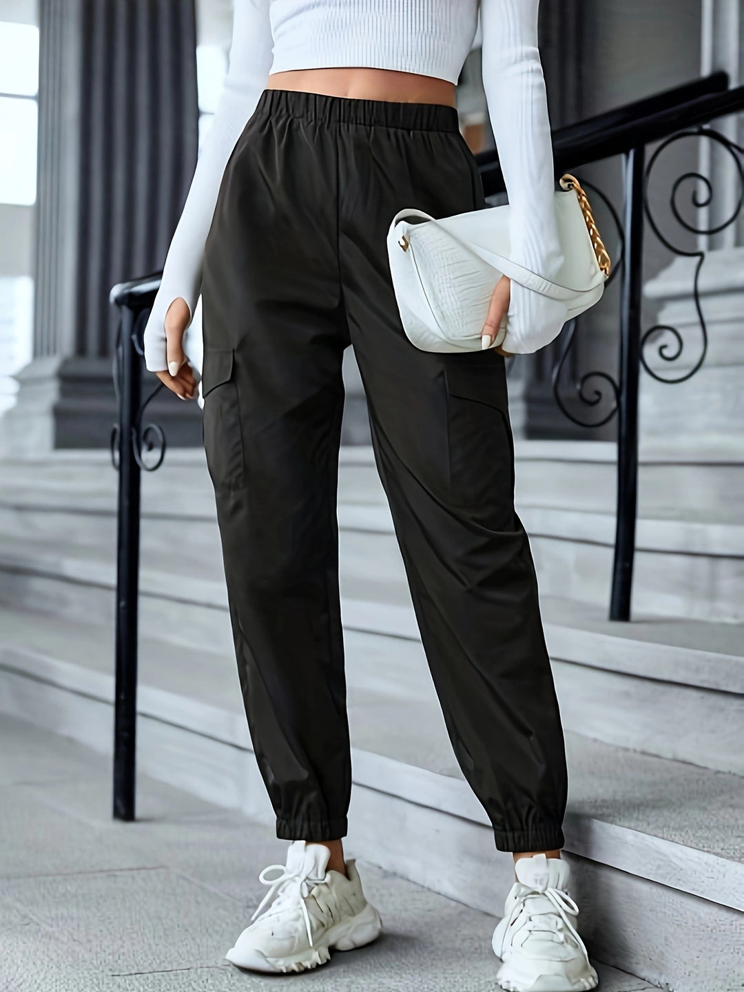 Women's cargo pants with a sporty design featuring an elastic waistband and practical pockets Lune London