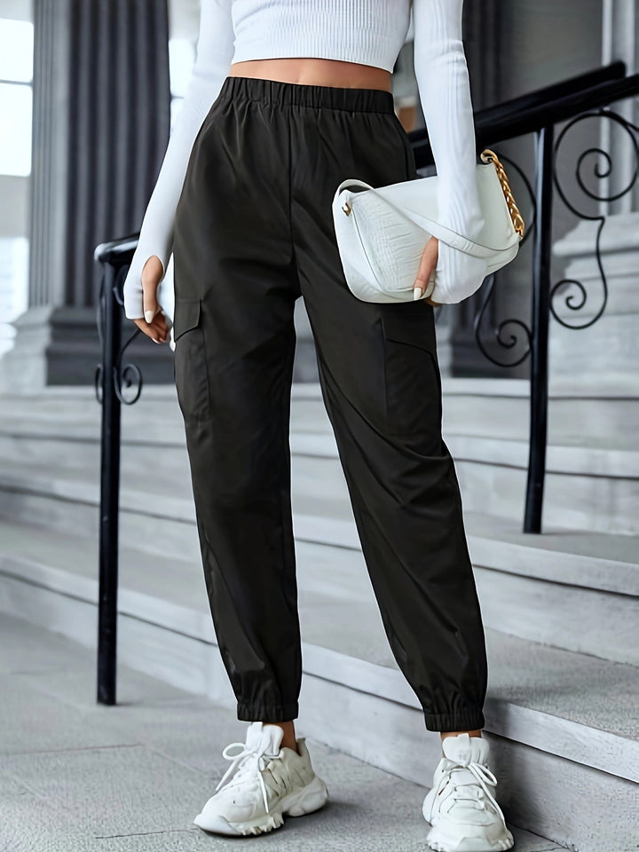 Women's cargo pants with a sporty design featuring an elastic waistband and practical pockets Lune London