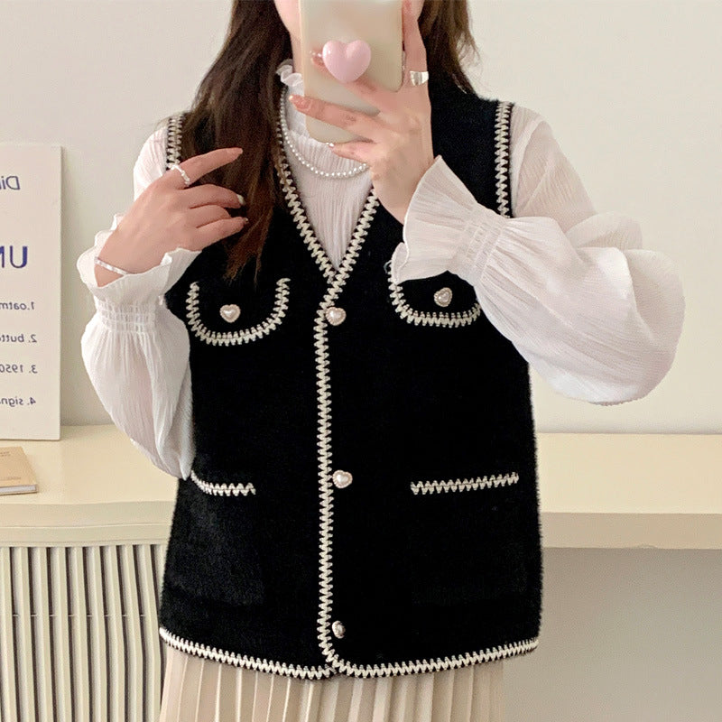 Women's knit jacket with heart-shaped buttons and contrasting details Lune London