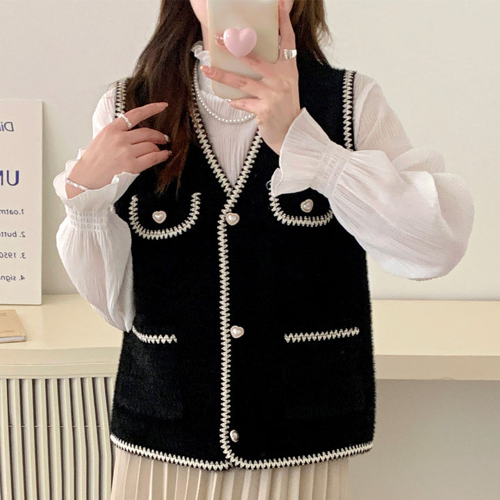 Women's knit jacket with heart-shaped buttons and contrasting details Lune London