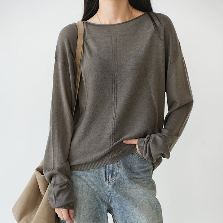 Casual knit sweater for women with an oversized fit and a chic and stylish striped pattern